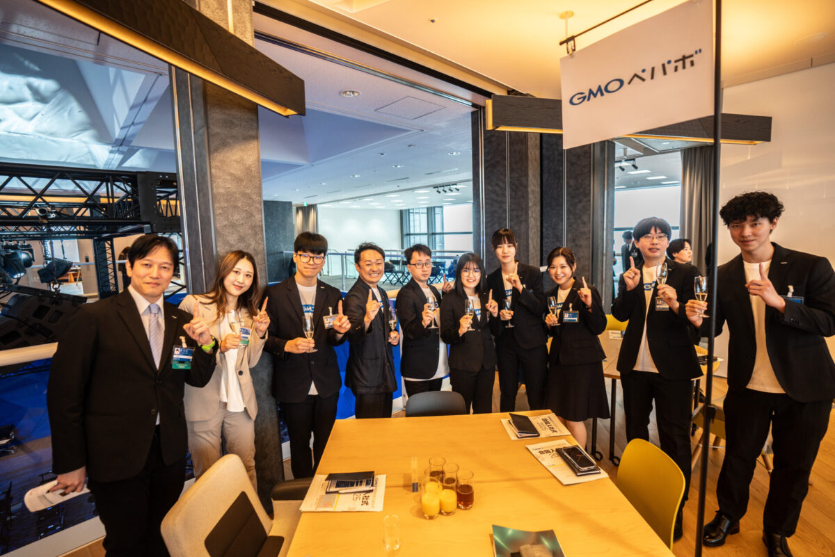 GMOグローバルスタジオで開催した「2025年度 GMOインターネットグループ入社式」