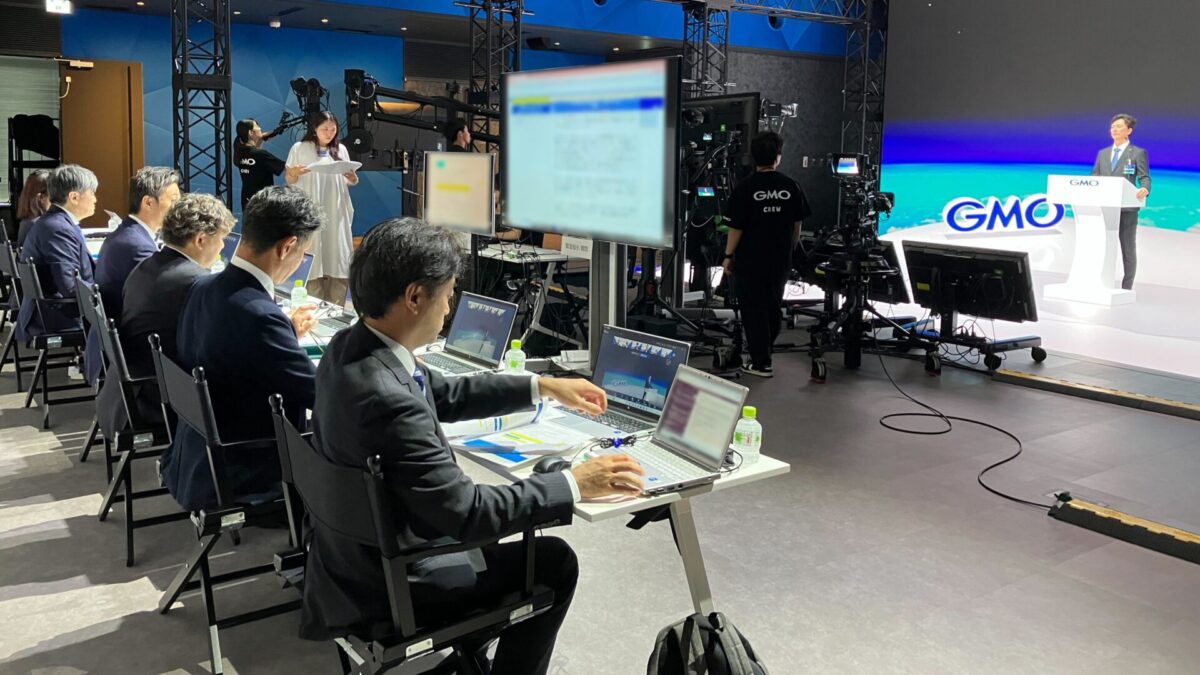 GMOグローバルスタジオで開催した「GMOリサーチ&AI 臨時株主総会」