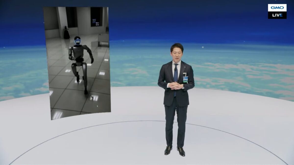 ロボットが躍動的に動く動画をARで見せた
